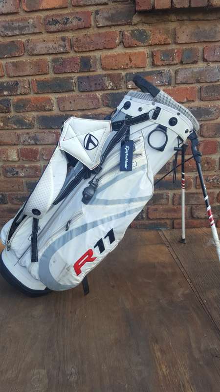 TaylorMade R11 Golf bag with stand and rain cover